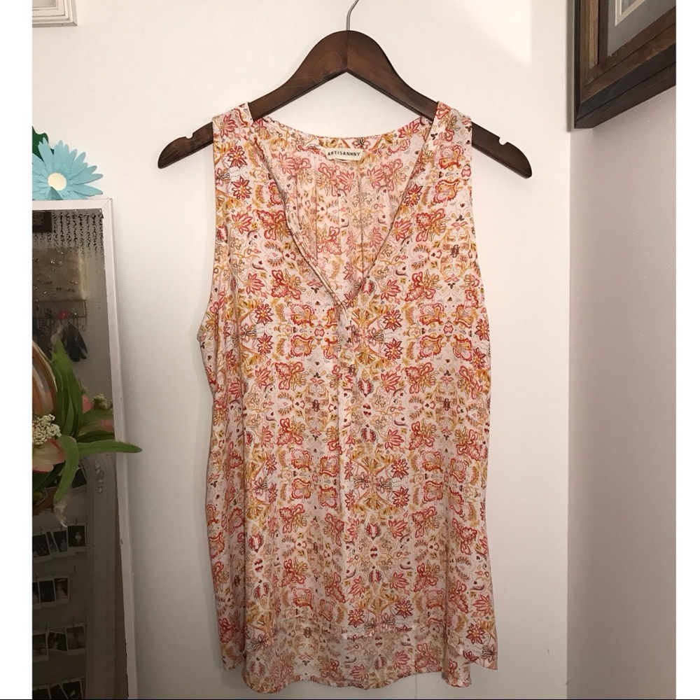 Sleeveless patterned blouse